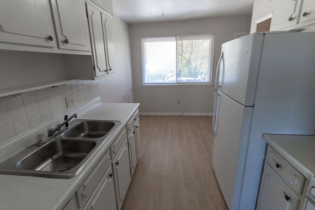 Building Photo - 2806 Leeway Dr