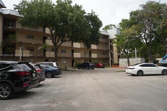 Building Photo - 6001 N Falls Cir Dr
