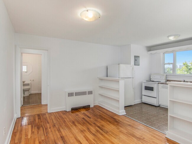 Building Photo - 340–376 Tillbury Avenue