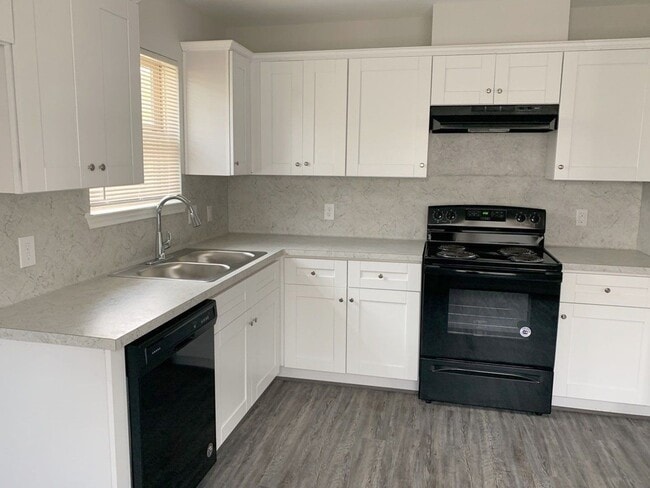 Building Photo - 312 De Haven St