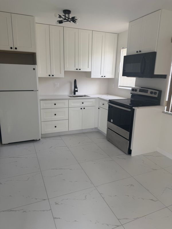 Foto del edificio - 722 NE 8th St