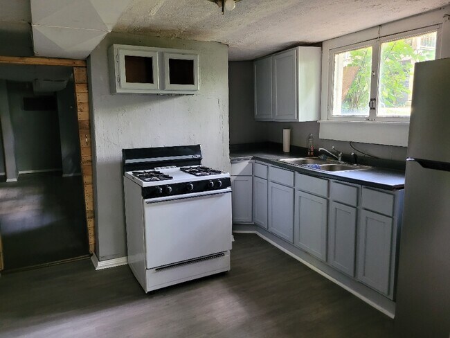 kitchen - 230 S Bayly Ave