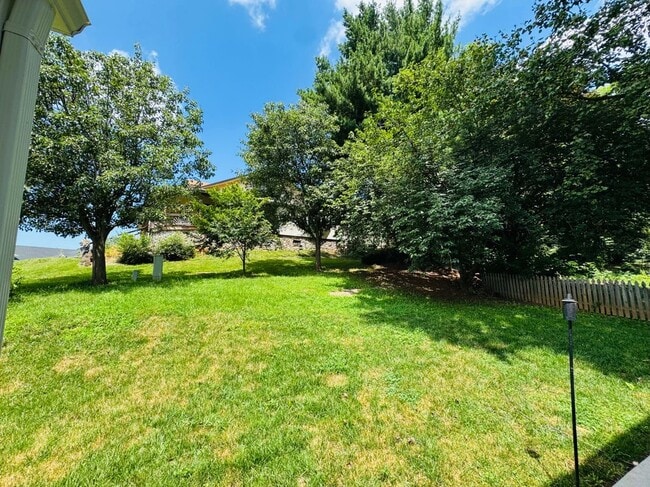 Building Photo - 2175 Harvest Dr