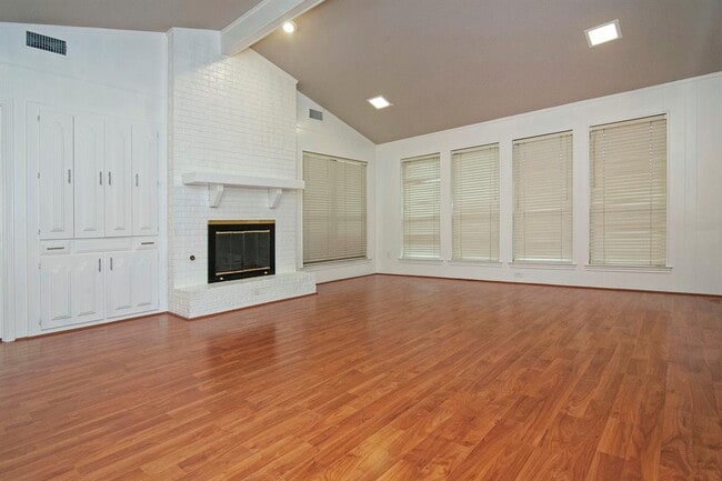 Building Photo - 3922 San Mateo Dr
