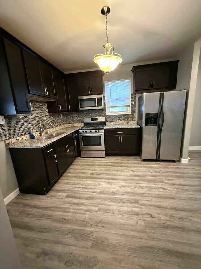 Building Photo - 3216 Wallace Ave