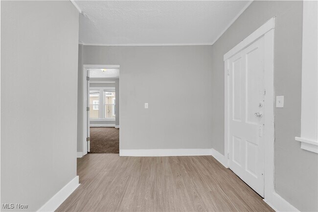 Foto del edificio - 3877 W 31st St