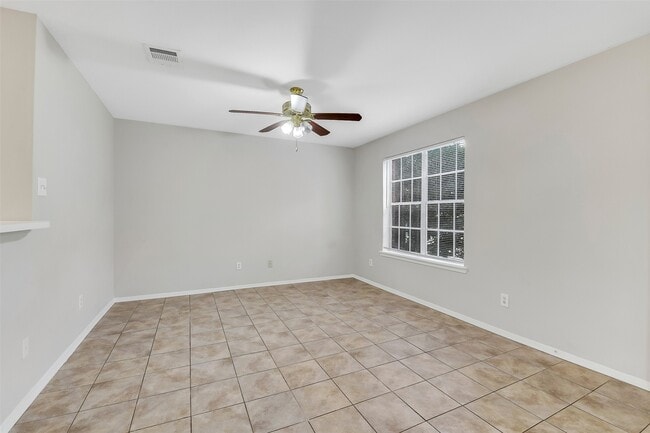 Building Photo - 10007 Emerald Creek Dr