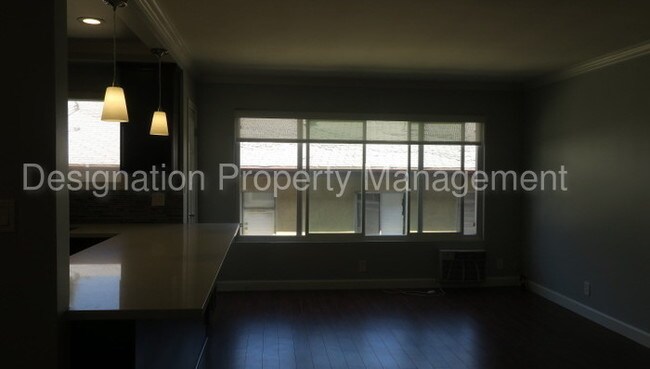 Building Photo - 7638 Hampton Ave