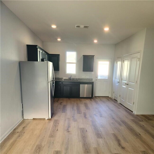 Building Photo - 308 Flower Smith Ln