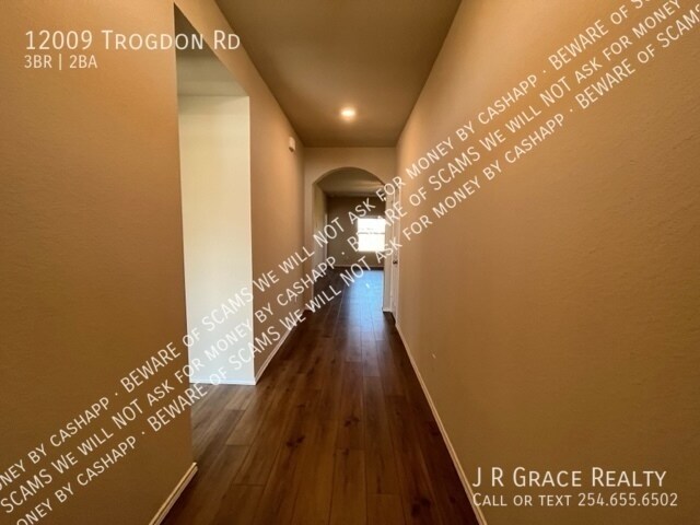 Foto del edificio - 12009 Trogdon Rd