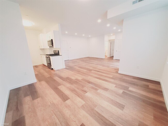Building Photo - 1 br, 1 bath Condo - 912 Hope St Unit 203