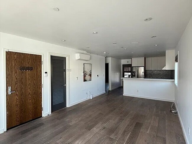 Building Photo - Luxury Penthouse Condo w/Large Private Terrace, Outdoor Kitchen – a must see! PROGRESSIVE