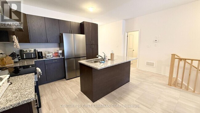 Building Photo - 256 Middleton St