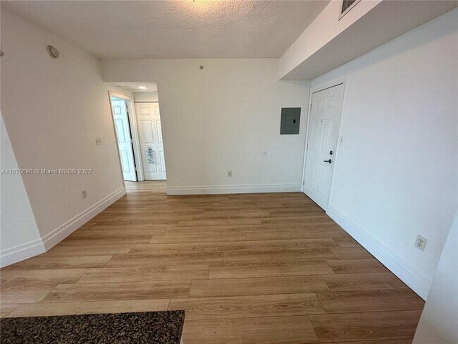 Foto del edificio - 275 NE 18th St