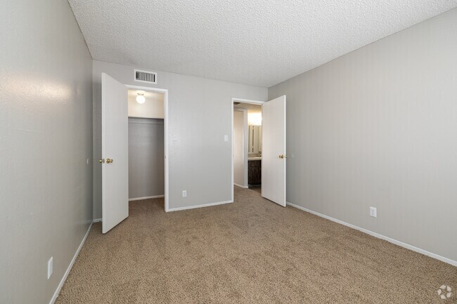 2BR, 1BA - 726SF - Bedroom - Knollwood Terrace