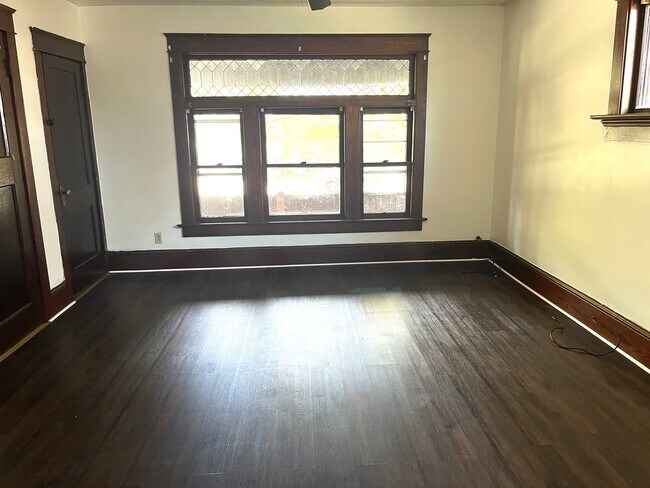 Foto del edificio - 1158 Brown Ave