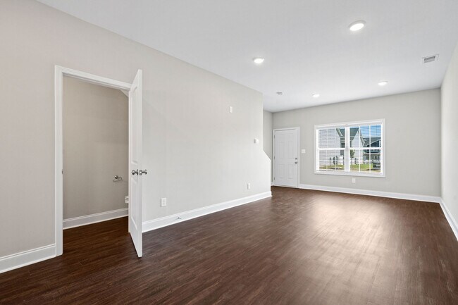 Foto del edificio - Harmony Square Townhomes