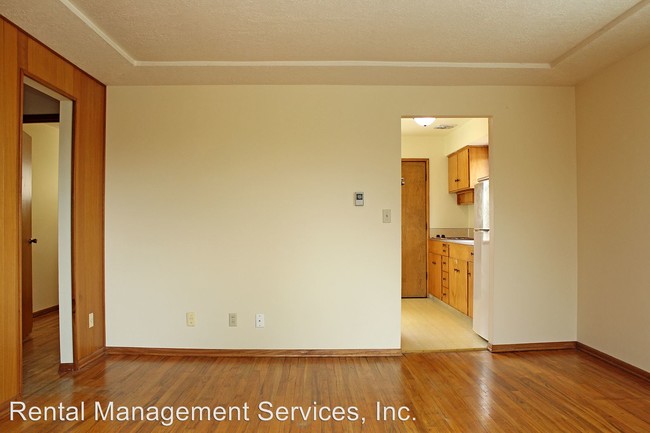 Building Photo - 126-140 NE 59th Ave