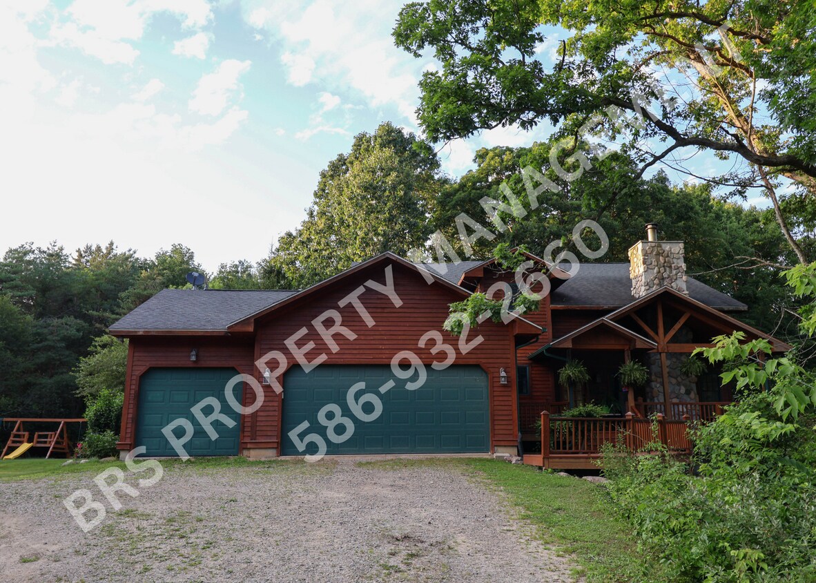 Primary Photo - Gorgeous Country Living with 5 Bd and 4 Ba