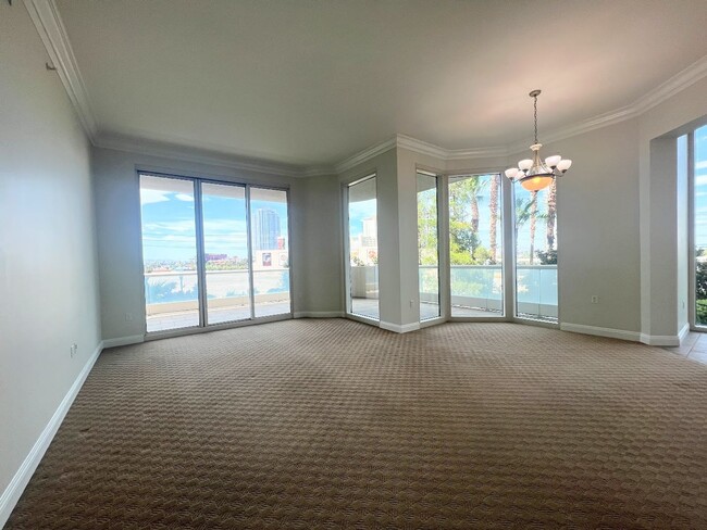 Building Photo - Turnberry Place - 2 Bedroom 2 Bath Condo