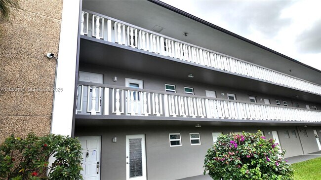 Foto del edificio - 5200 Washington St