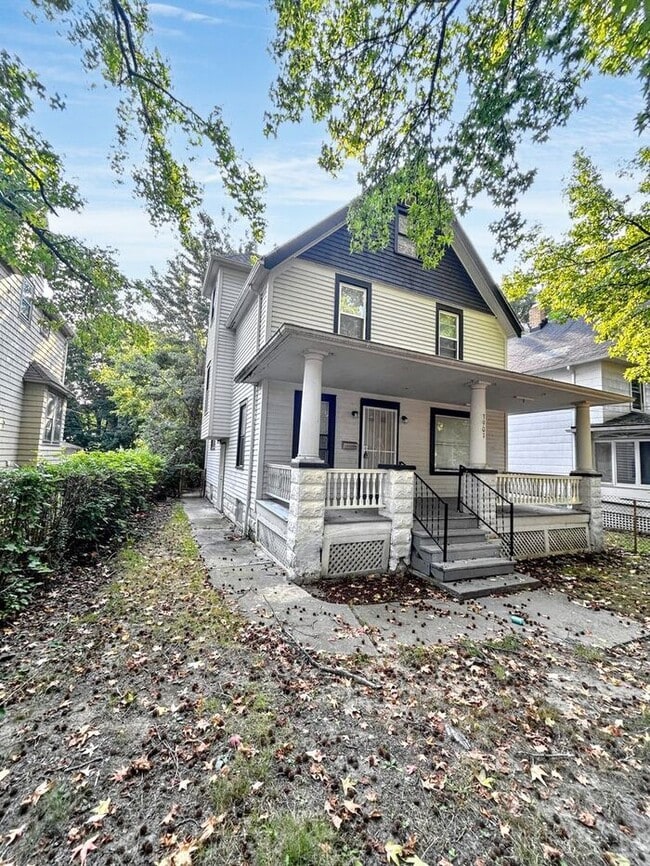 Building Photo - Charming 3-Bedroom Home with Cozy Porch an...