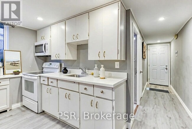 Building Photo - 80 Westwood Dr