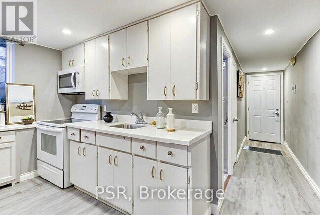 Photo du bâtiment - 80 Westwood Dr