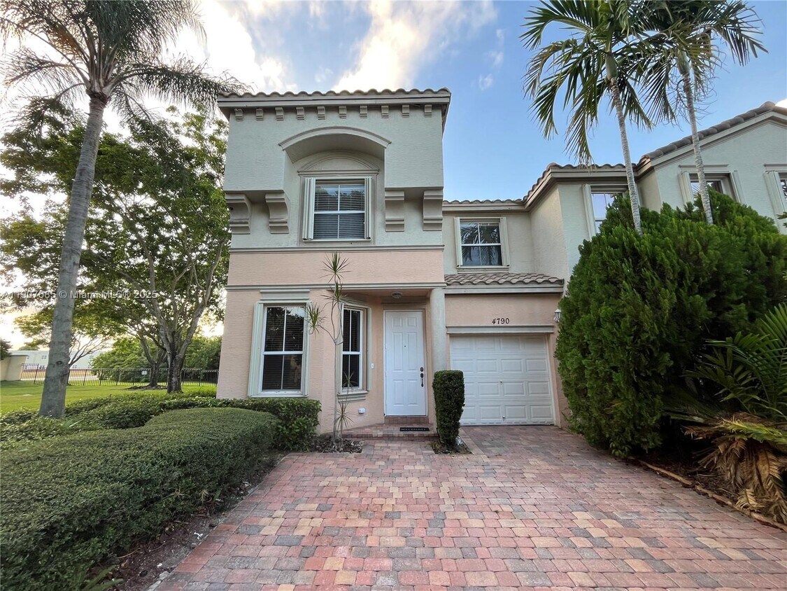 Foto principal - 4790 SW 165th Ave