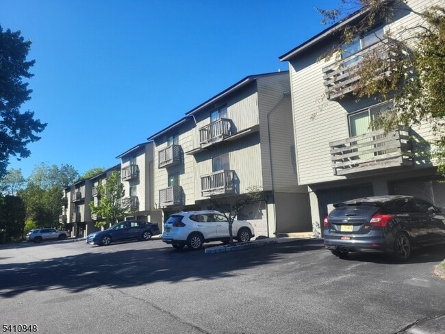 Building Photo - 1214 Spruce Hills Dr