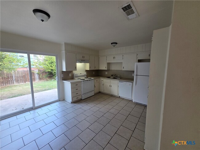 Building Photo - 3409 Victoria Cir