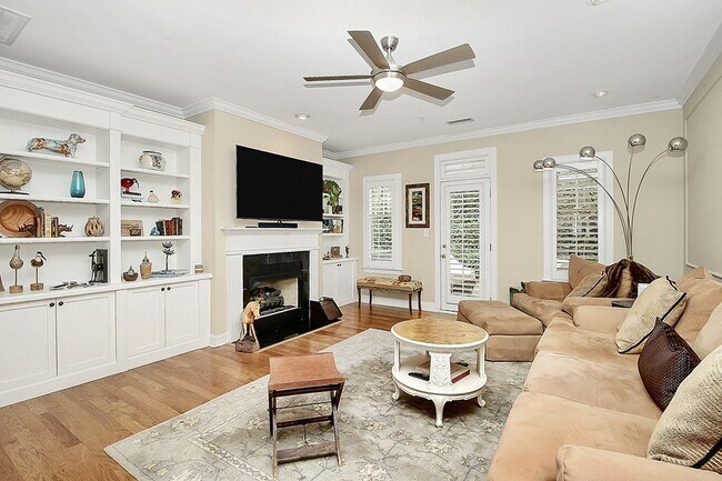 Building Photo - Hillside East All Brick Townhome