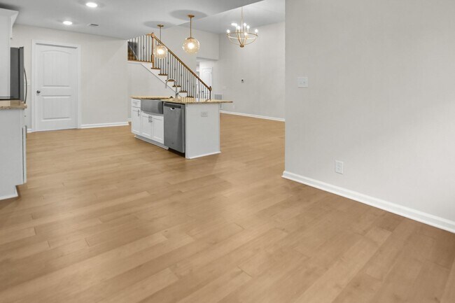 Foto del edificio - Like New Three Bedroom with Bonus!