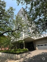 Building Photo - 5757 N Sheridan Rd