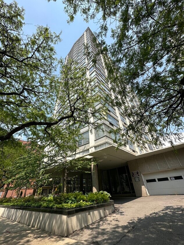 Foto principal - 5757 N Sheridan Rd