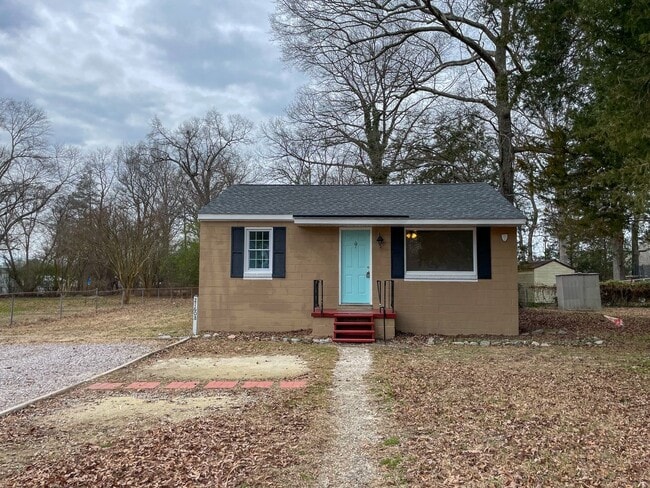 Building Photo - 21608 Hudson Street, S. Chesterfield
