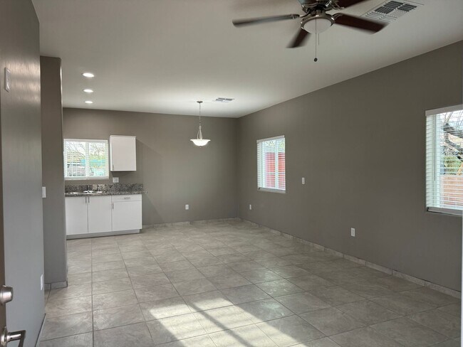 Building Photo - 2581 E Pinal Vista