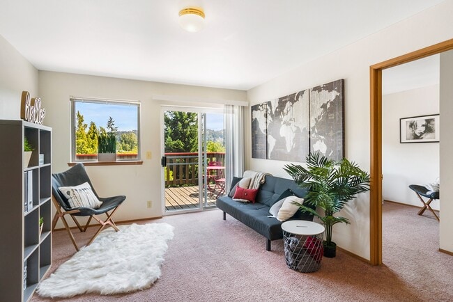 Living area - University Heights