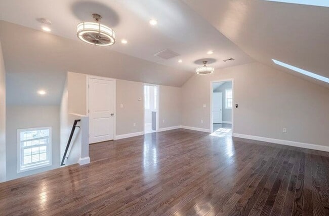 Building Photo - 118 Radcliffe Ave