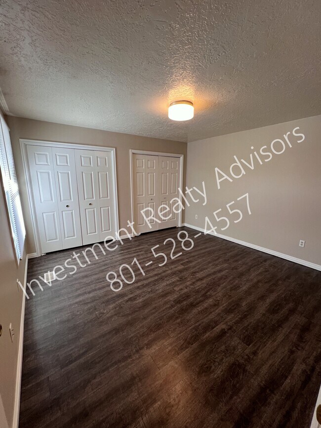 Building Photo - Beautiful Three-Bedroom!