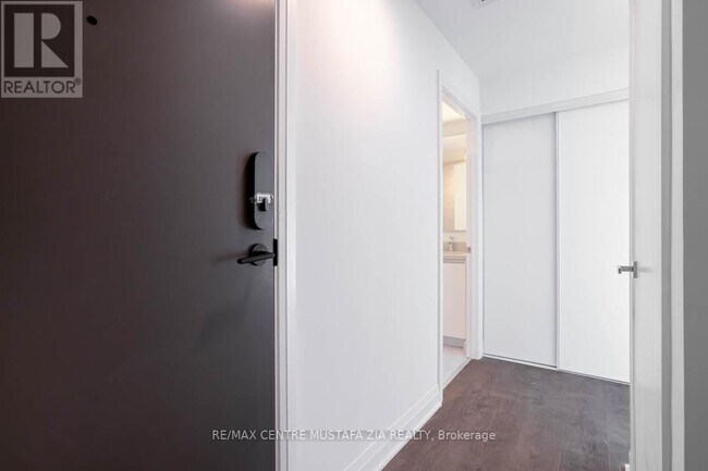 Photo du bâtiment - 4015 The Exchange