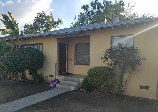 Building Photo - 5 Unit Visalia Apartment