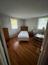 Building Photo - 240 Greenaway Dr