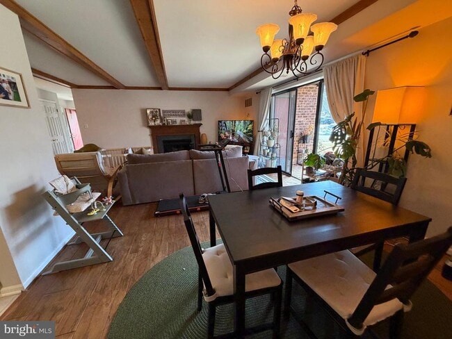 Building Photo - 403 Mountainview Dr