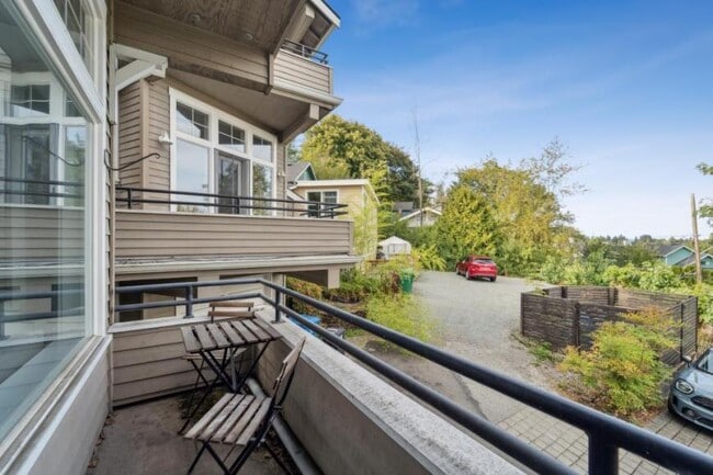 Foto del edificio - 3 bedroom in Seattle WA 98112