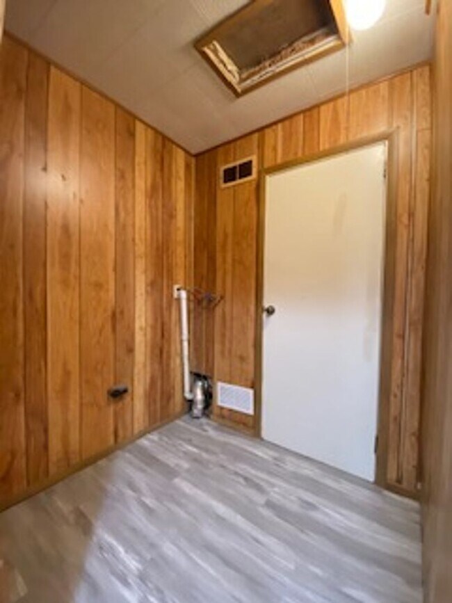Foto del edificio - 3 Bedroom, 1 Bath Single Family Home in El...