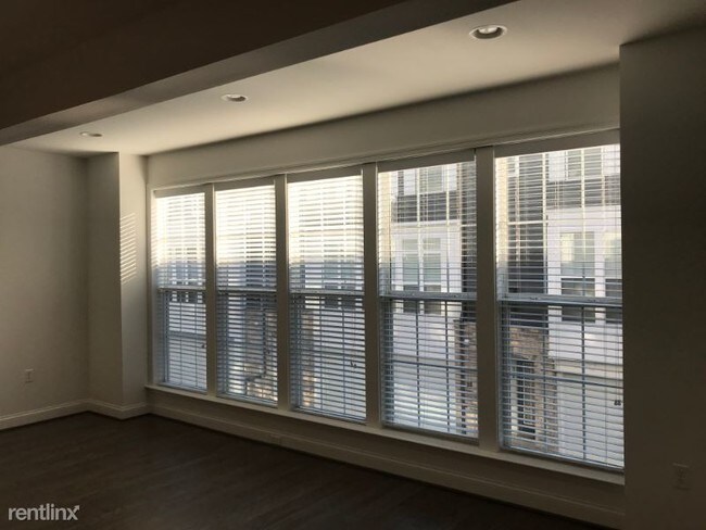 Building Photo - 2 br, 2.5 bath Condo - 806 Mayer Pl