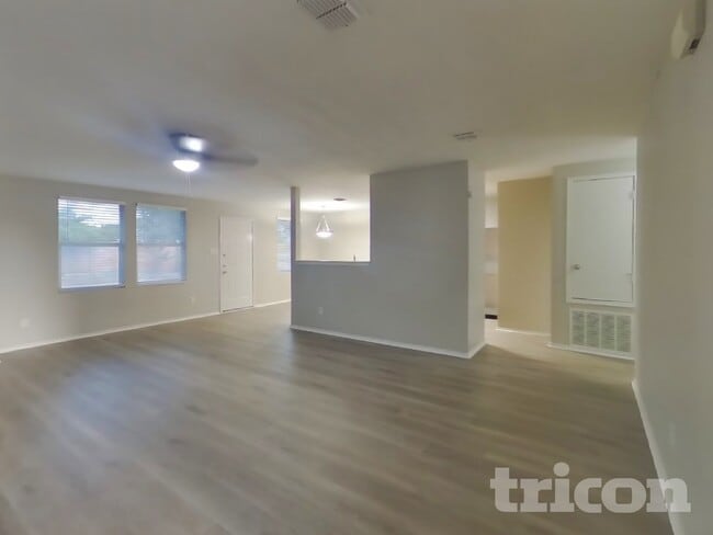 Building Photo - 1405 Englewood Dr