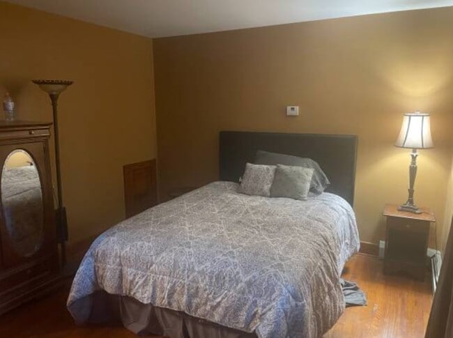 Bedroom with closet - 2301 Hanover Rd