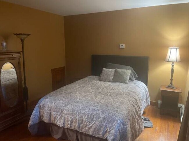 Bedroom with closet - 2301 Hanover Rd